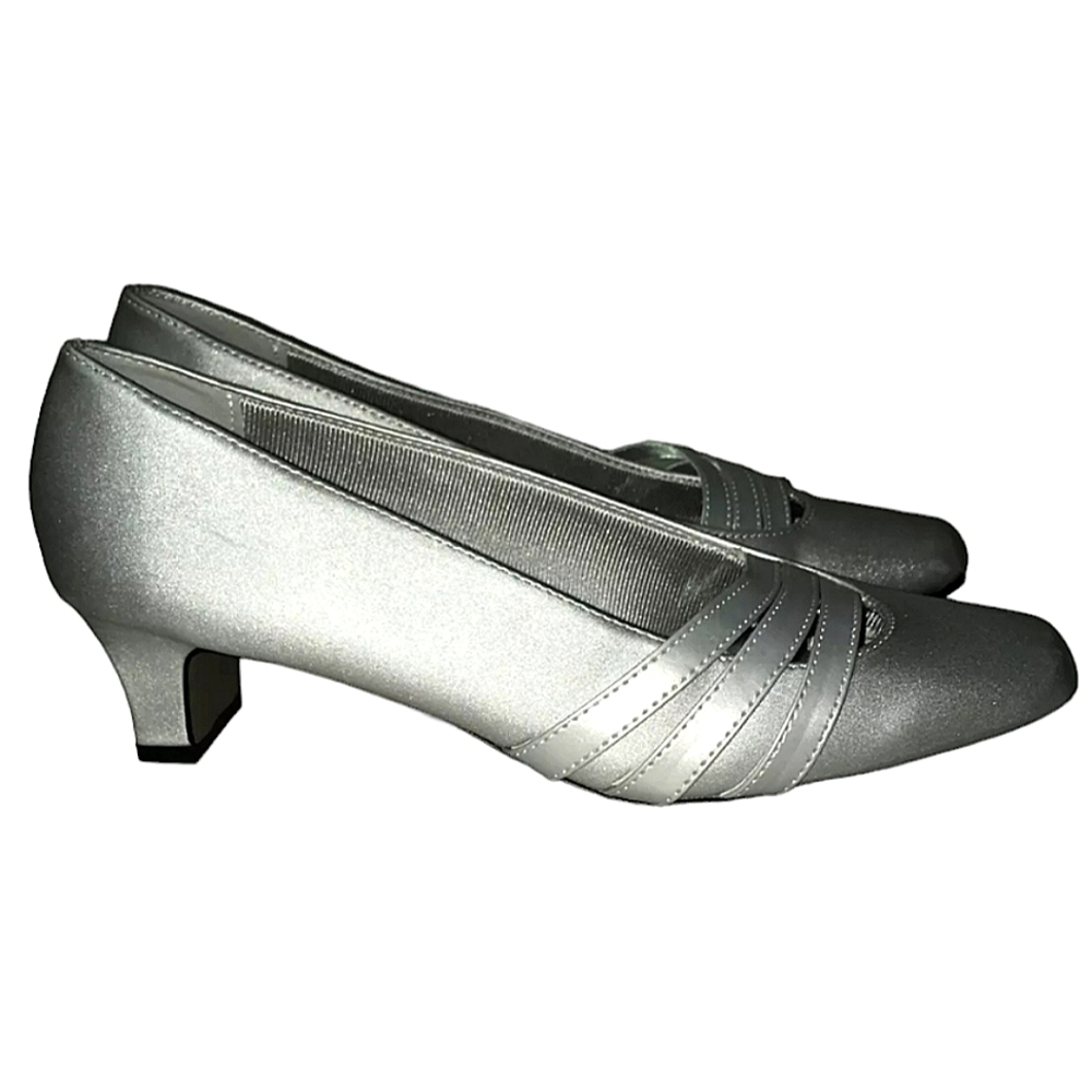 Easy Street Alive 5 ENTICE Silver Dance Heels Pumps Women's Size 6 Shoes
